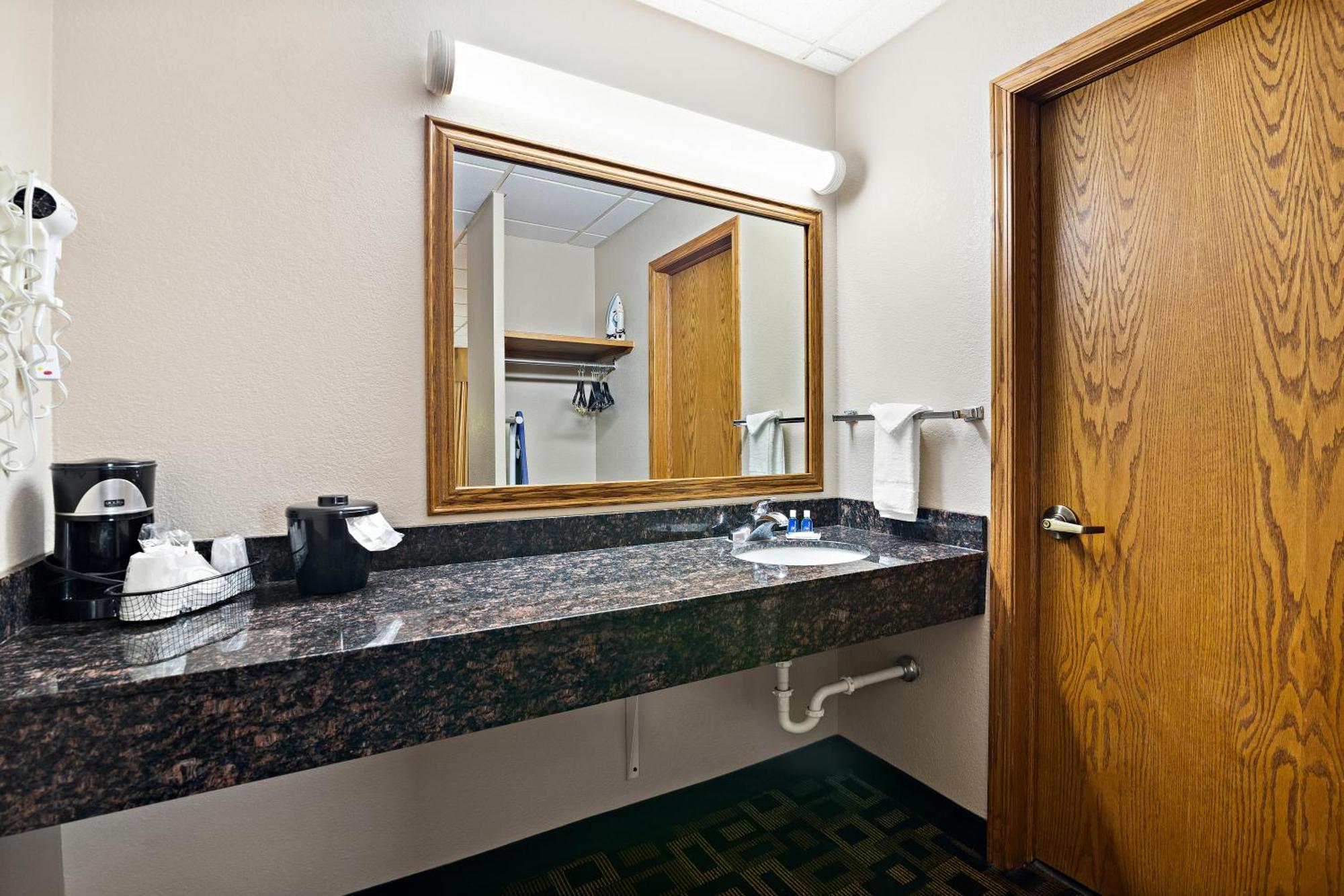 Rodeway Inn McPherson Habitación foto